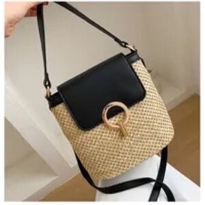 Straw Weave Round Lock Clasp Black and Tan Women's Bag